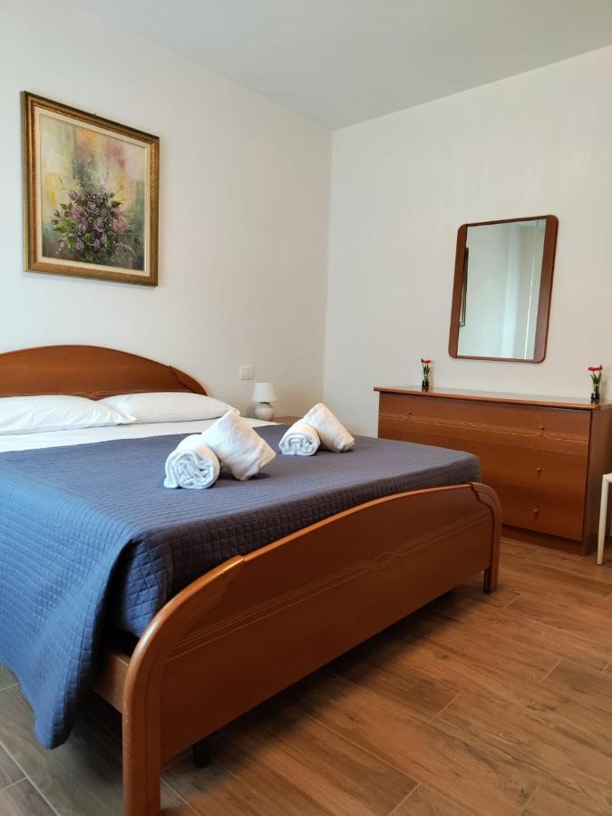 Sweet Apartment - Centre Peschiera del Garda Bagian luar foto